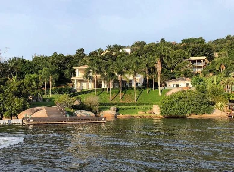 The Magic Island Unveiled: Navigating the Luxury Property Market in Florianópolis with Rocks Investments