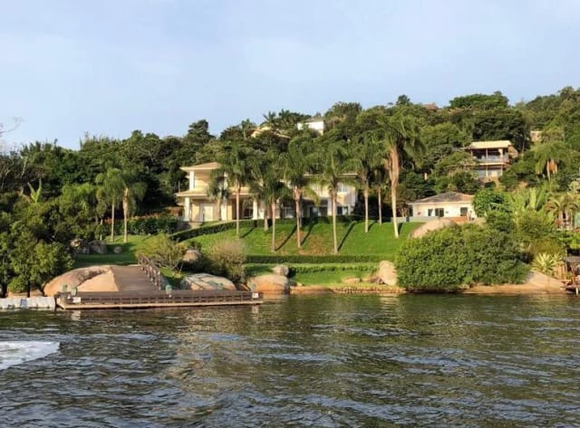 The Magic Island Unveiled: Navigating the Luxury Property Market in Florianópolis with Rocks Investments
