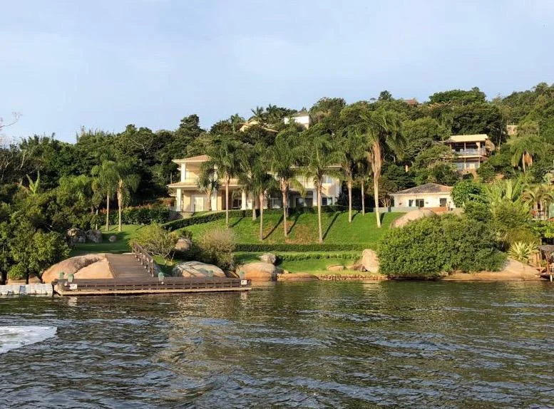 Luso-Brazilian colonial villa overlooking Lagoa da Conceição in Florianópolis