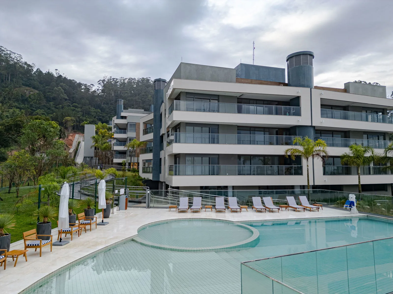 Miragio Cacupé luxury residence with panoramic bay views in Florianópolis